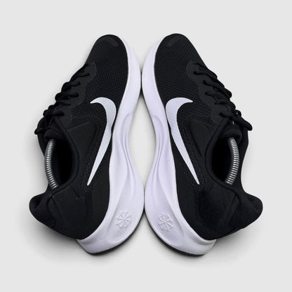 Nike Revolution 7 Black White, buty sportowe męskie w bardzo dobrym stanie rozmiar 45, widok z góry