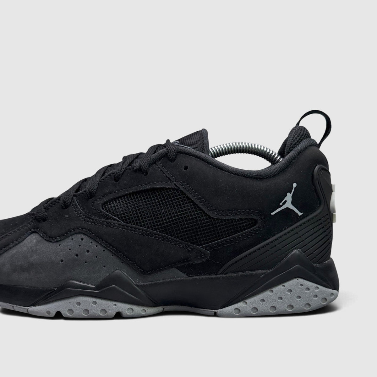 Nike Air Jordan MVP 92 Black Anthracite, buty sportowe męskie w bardzo dobrym stanie rozmiar 42, boczny profil, lewa strona