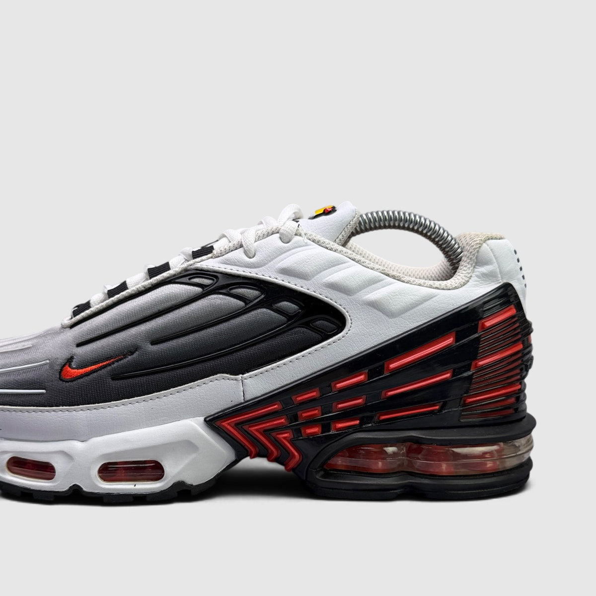 Nike Air Max Plus 3 Gunsmoke, buty sportowe męskie w bardzo dobrym stanie rozmiar 42, boczny profil, lewa strona