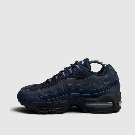 Nike Air Max 95 Obsidian, buty sportowe męskie w bardzo dobrym stanie rozmiar 41, boczny profil, lewa strona