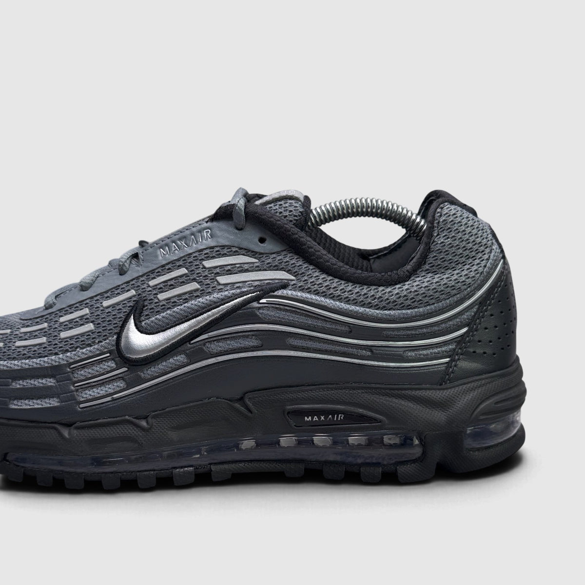 Nike Air Max TL 2.5 Anthracite, buty sportowe męskie w bardzo dobrym stanie rozmiar 42.5, boczny profil, lewa strona