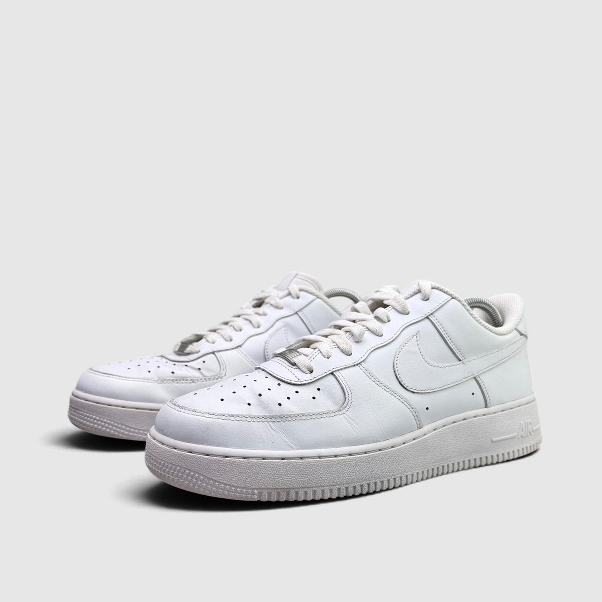 Nike Air Force 1 Low Triple White, buty sportowe męskie w bardzo dobrym stanie rozmiar 46, para butów