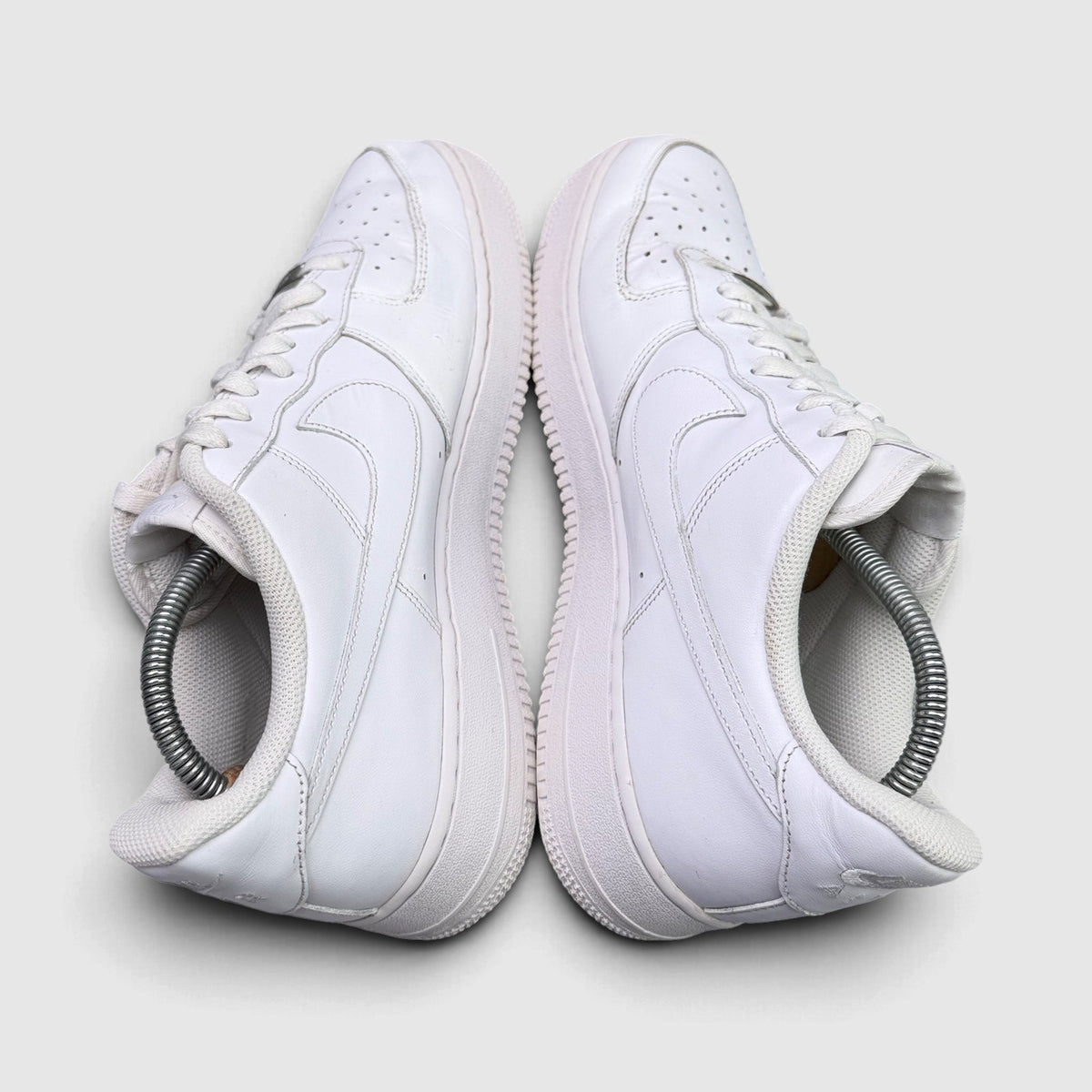 Nike Air Force 1 Low Triple White, buty sportowe męskie w bardzo dobrym stanie rozmiar 46, widok z góry