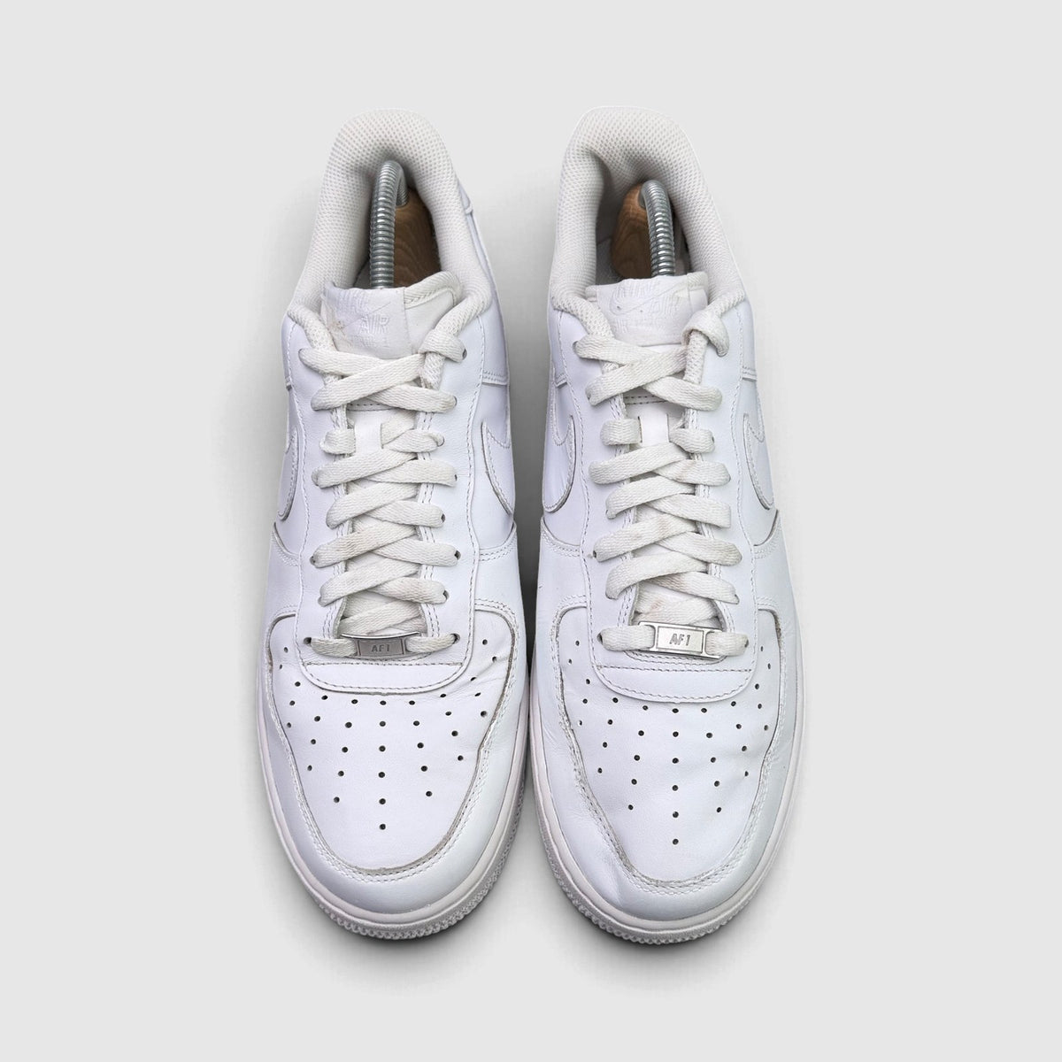 Nike Air Force 1 Low Triple White, buty sportowe męskie w bardzo dobrym stanie rozmiar 46, widok z góry