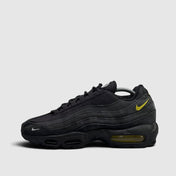 Nike Air Max 95 Black Yellow, buty sportowe męskie w dobrym stanie rozmiar 44, boczny profil, lewa strona