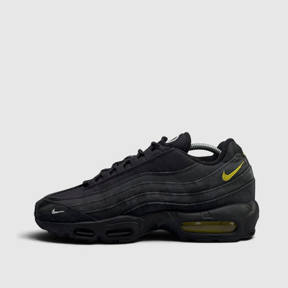 Nike Air Max 95 Black Yellow, buty sportowe męskie w dobrym stanie rozmiar 44, boczny profil, lewa strona