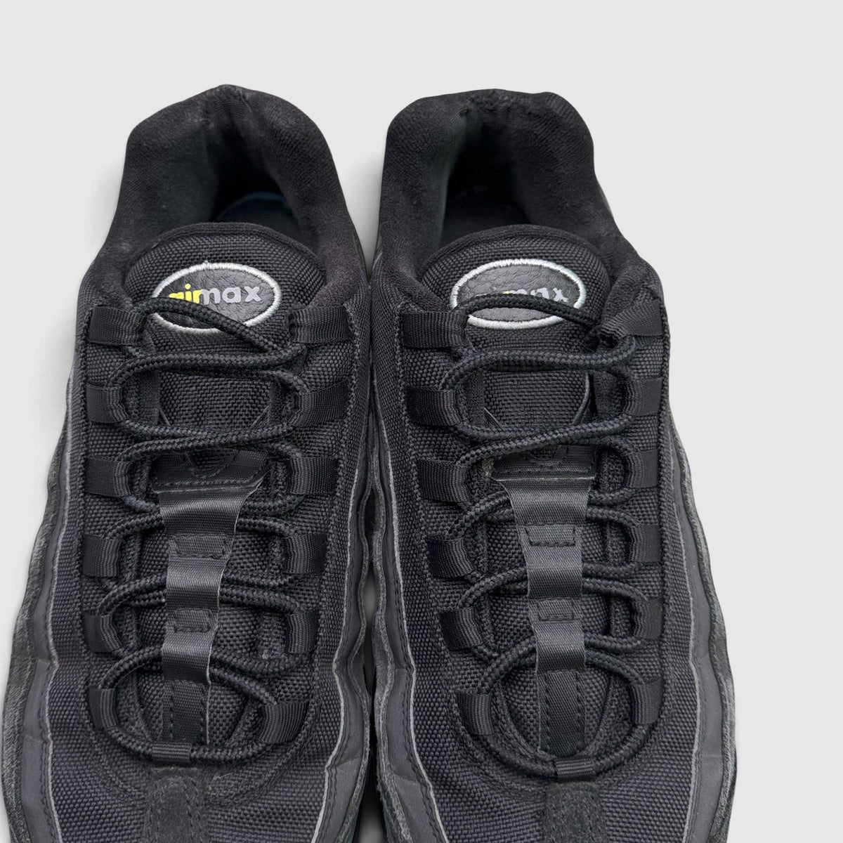 Nike Air Max 95 Black Yellow, buty sportowe męskie w dobrym stanie rozmiar 44, widok z góry