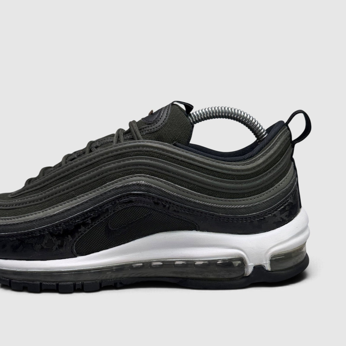Nike Air Max 97, buty sportowe męskie w bardzo dobrym stanie rozmiar 41, boczny profil, prawa strona