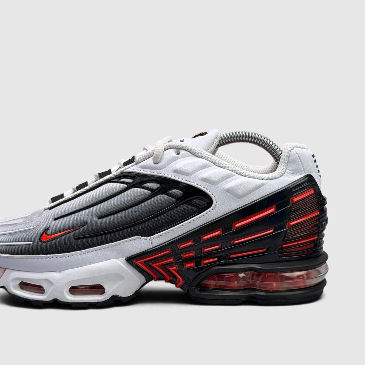 Nike Air Max Plus 3 Gunsmoke, buty sportowe męskie w bardzo dobrym stanie rozmiar 41, boczny profil, prawa strona