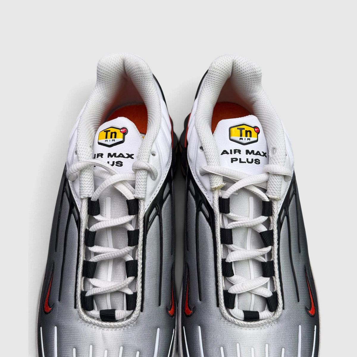Nike Air Max Plus 3 Gunsmoke, buty sportowe męskie w bardzo dobrym stanie rozmiar 41, widok z góry