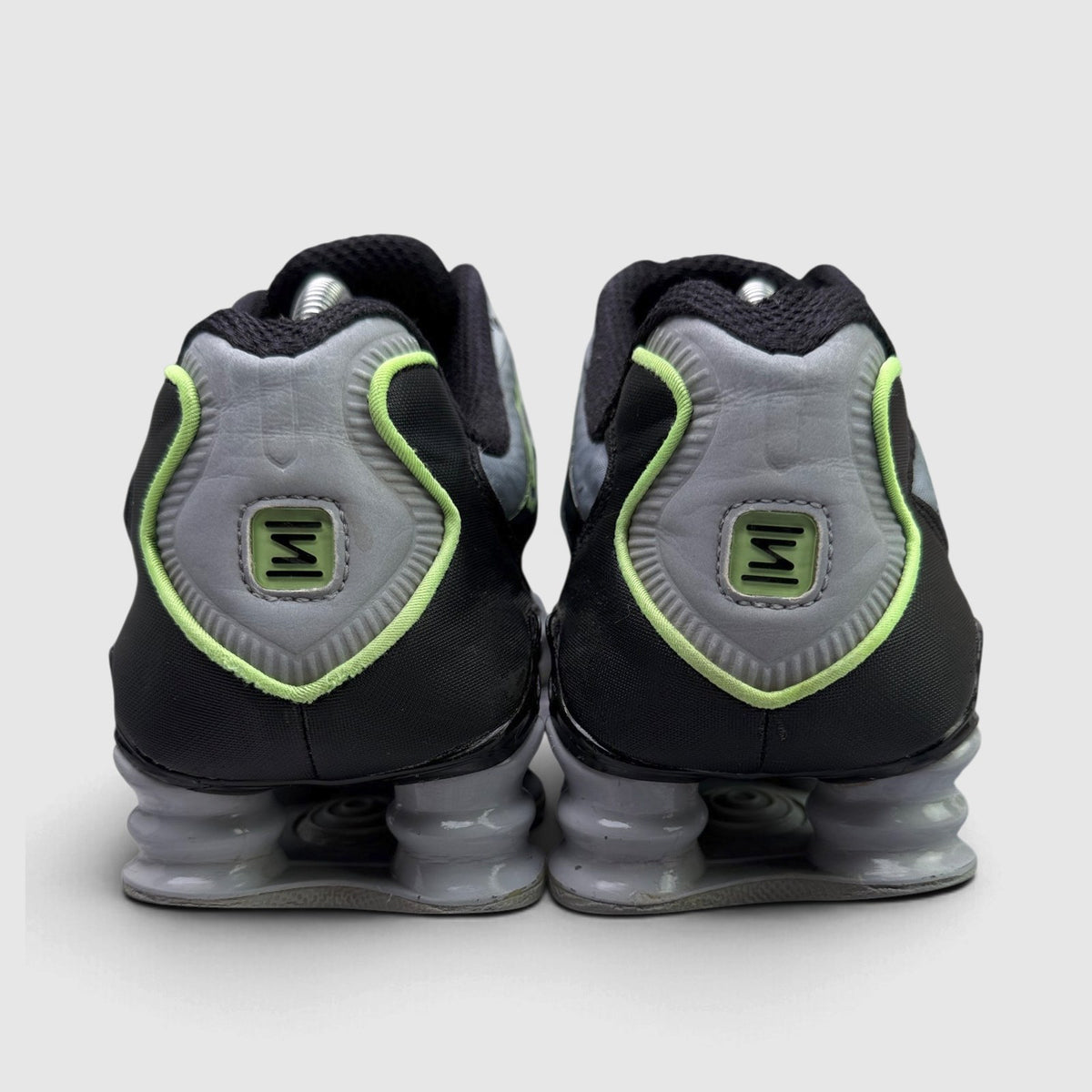 Nike Shox TL Wolf Grey, buty sportowe męskie w bardzo dobrym stanie rozmiar 42.5, widok z tyłu