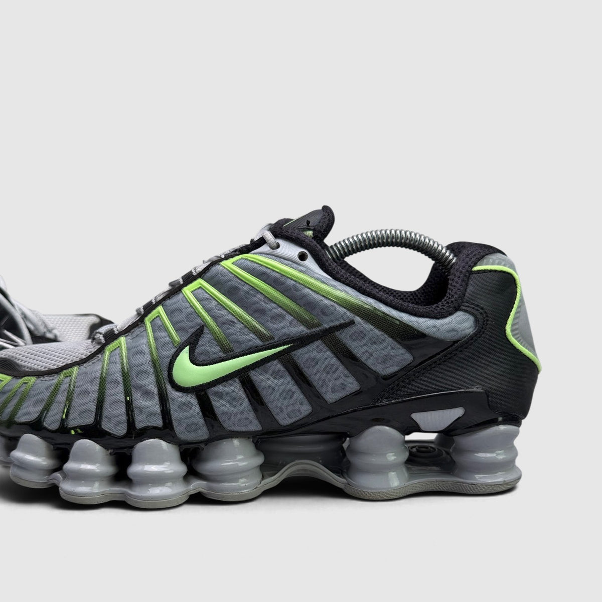 Nike Shox TL Wolf Grey, buty sportowe męskie w bardzo dobrym stanie rozmiar 42.5, boczny profil, prawa strona