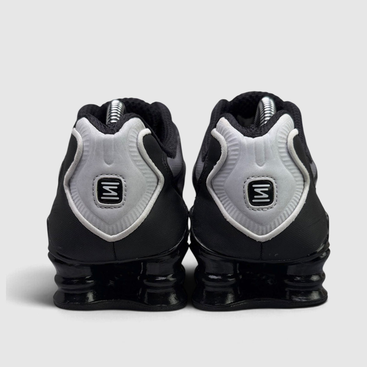 Nike Shox TL, buty sportowe damskie w bardzo dobrym stanie rozmiar 37.5, widok z tyłu