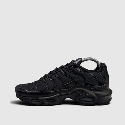 Nike Air Max Plus Triple Black, buty sportowe damskie w bardzo dobrym stanie rozmiar 40, boczny profil, lewa strona