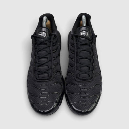 Nike Air Max Plus Triple Black, buty sportowe damskie w bardzo dobrym stanie rozmiar 40, widok z góry