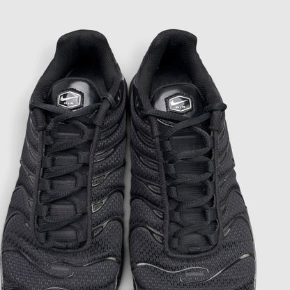 Nike Air Max Plus Triple Black, buty sportowe damskie w bardzo dobrym stanie rozmiar 40, widok z góry