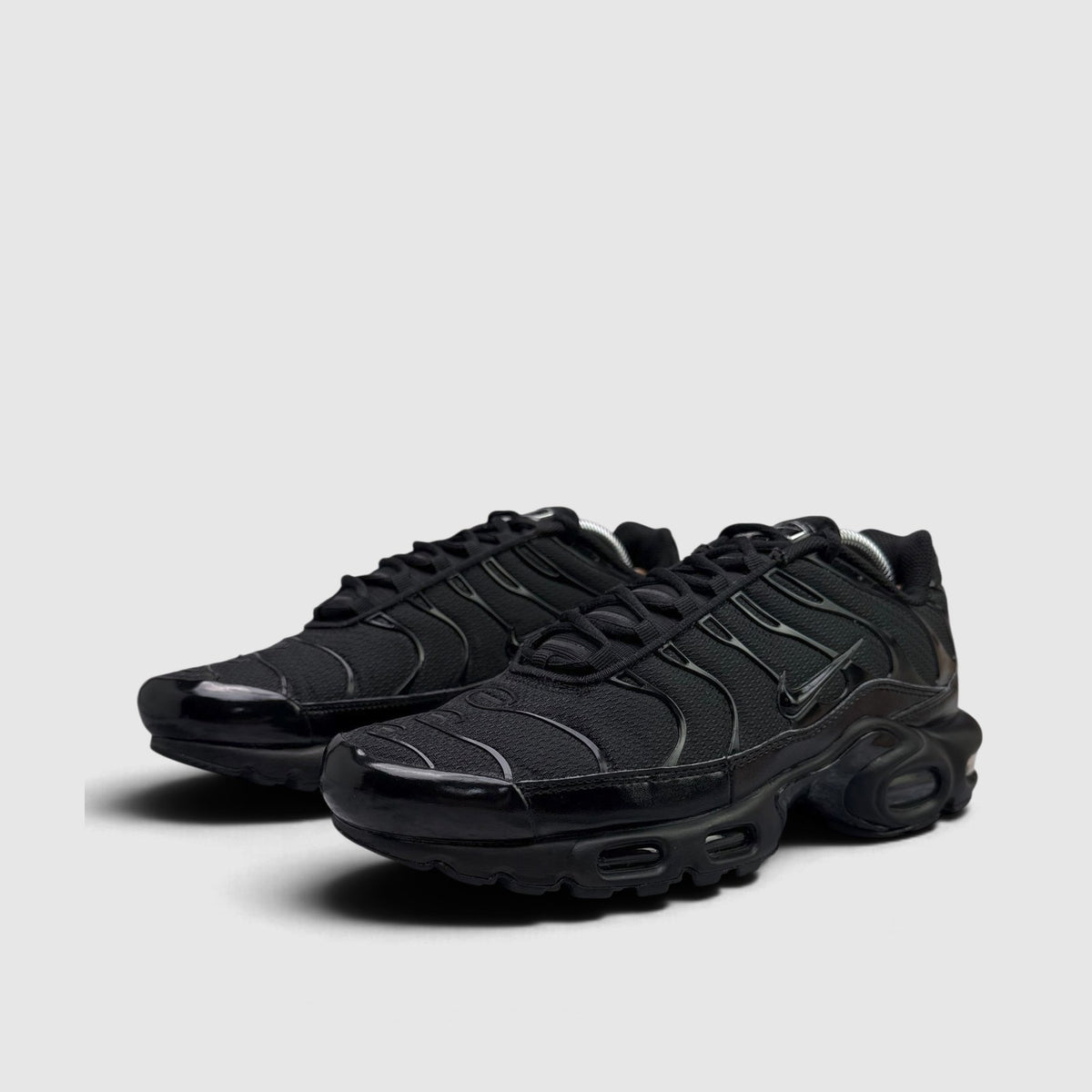 Nike Air Max Plus Triple Black, buty sportowe męskie w bardzo dobrym stanie rozmiar 43, para butów