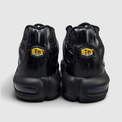 Nike Air Max Plus Triple Black, buty sportowe męskie w bardzo dobrym stanie rozmiar 43, widok z tyłu
