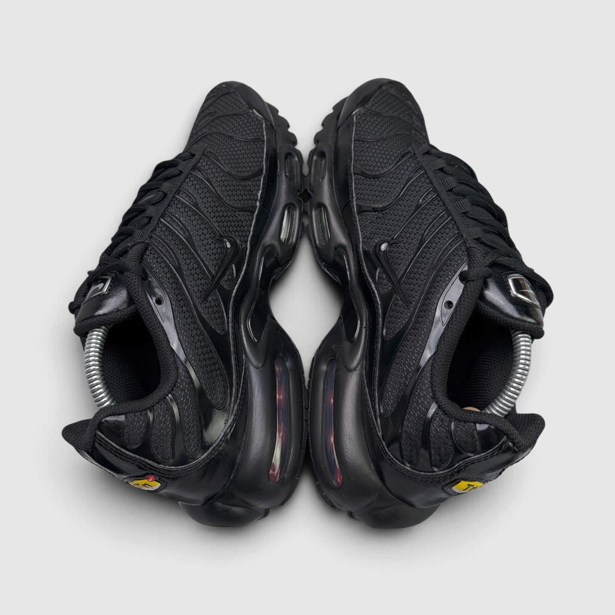 Nike Air Max Plus Triple Black, buty sportowe męskie w bardzo dobrym stanie rozmiar 43, widok z góry