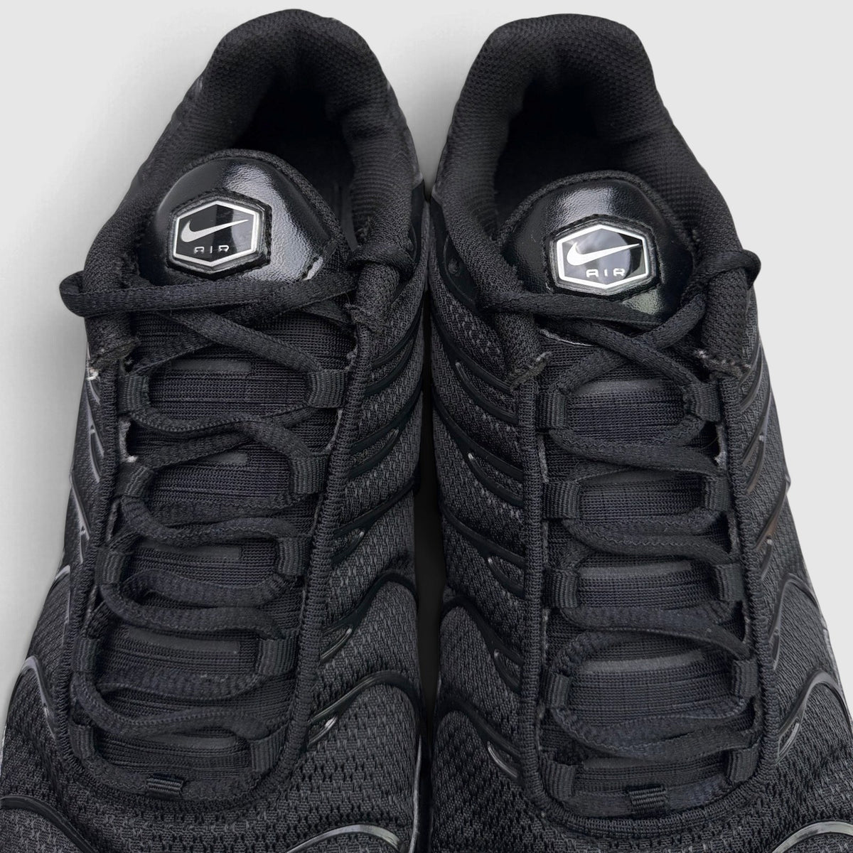 Nike Air Max Plus Triple Black, buty sportowe męskie w bardzo dobrym stanie rozmiar 43, detal