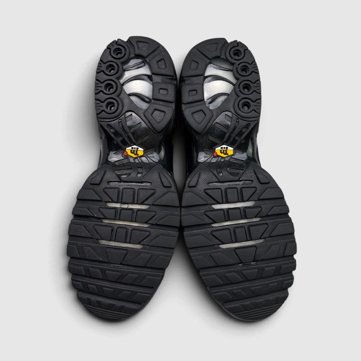 Nike Air Max Plus Triple Black, buty sportowe męskie w bardzo dobrym stanie rozmiar 43, podeszwa
