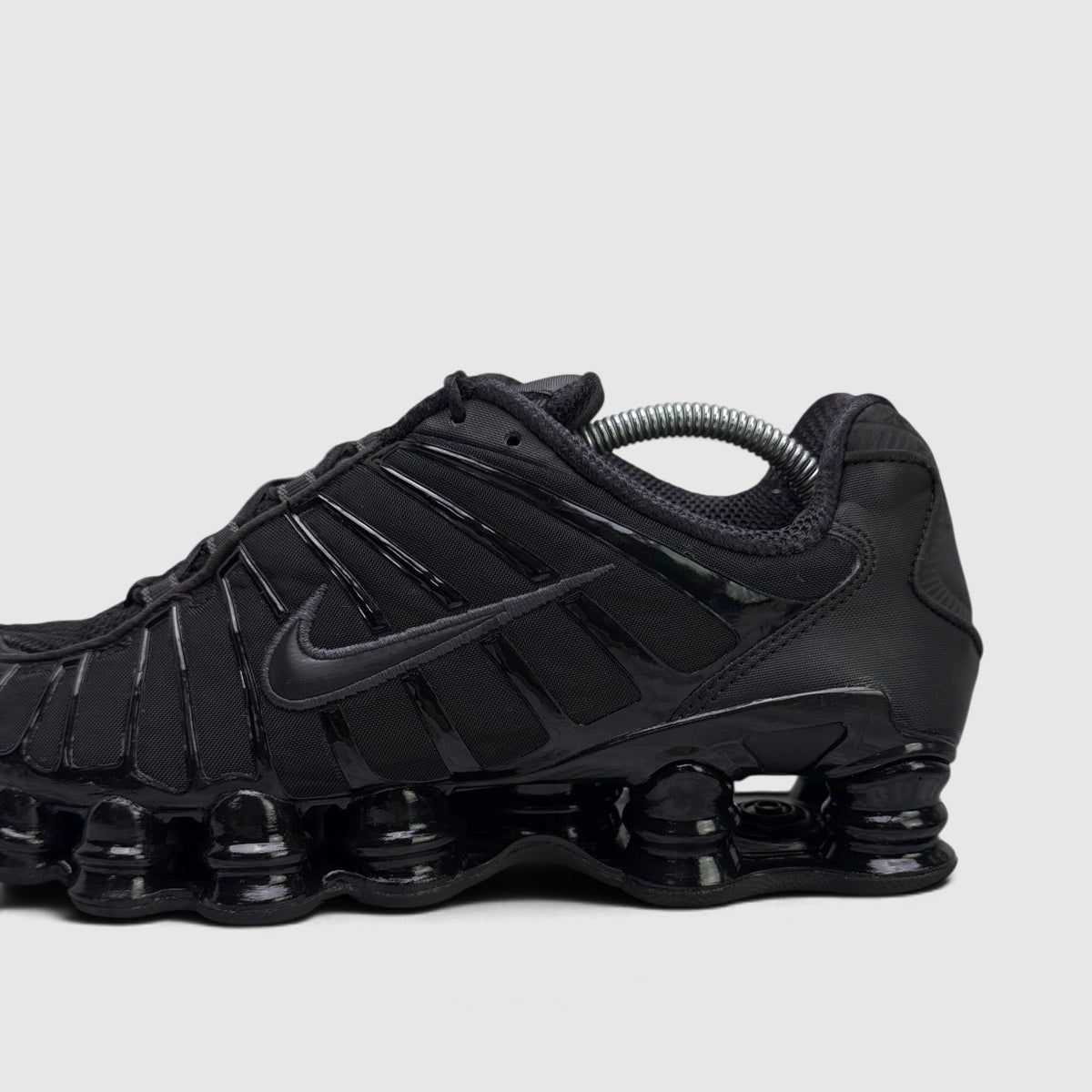 Nike Shox TL Triple Black, buty sportowe męskie w bardzo dobrym stanie rozmiar 43, boczny profil, lewa strona
