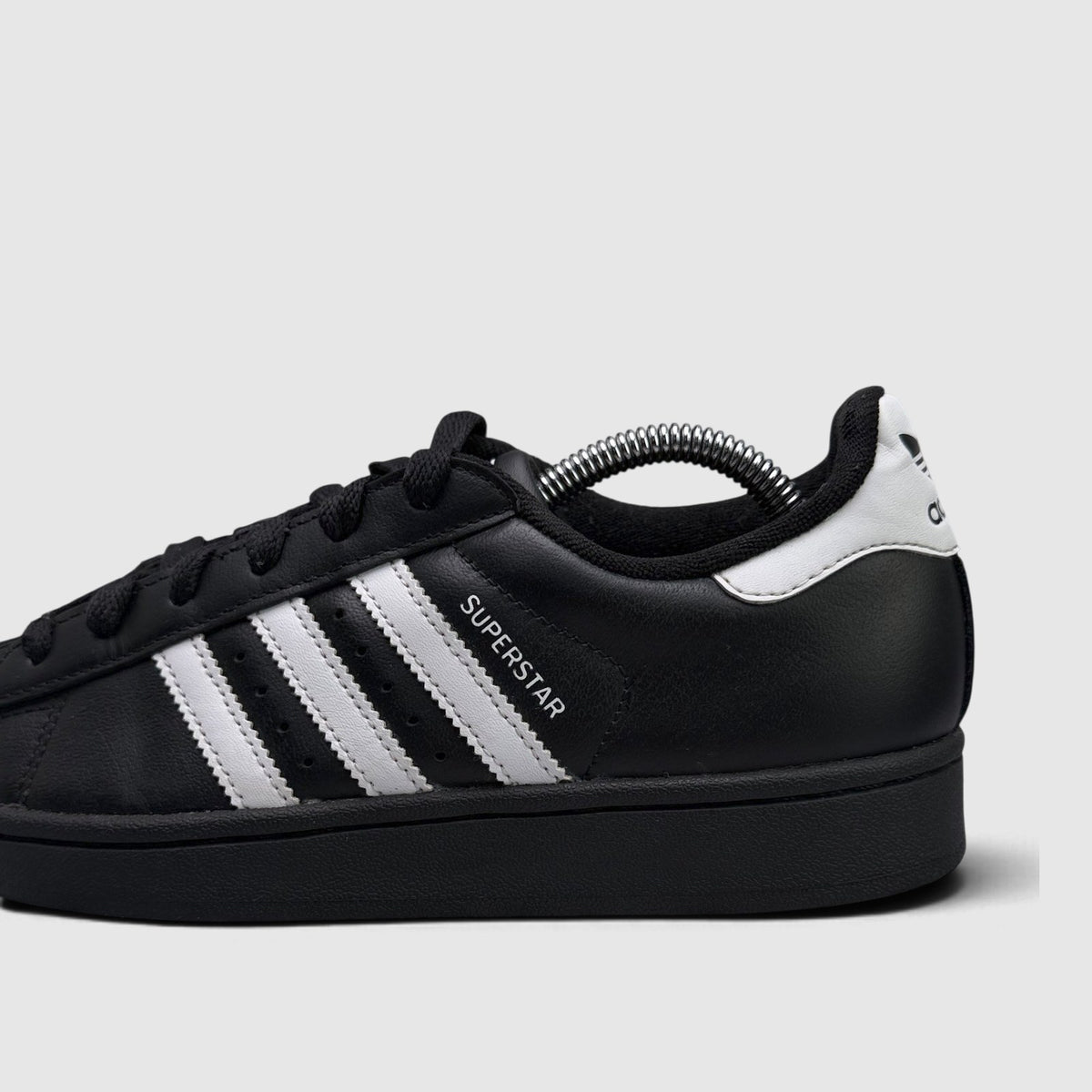 Adidas Superstar II Black White, buty sportowe damskie w bardzo dobrym stanie rozmiar 38 2/3, boczny profil, lewa strona