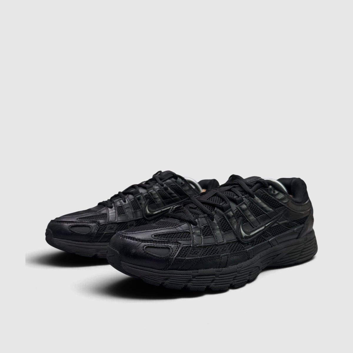 Nike P-6000 Black, buty sportowe męskie w bardzo dobrym stanie rozmiar 44.5, para butów