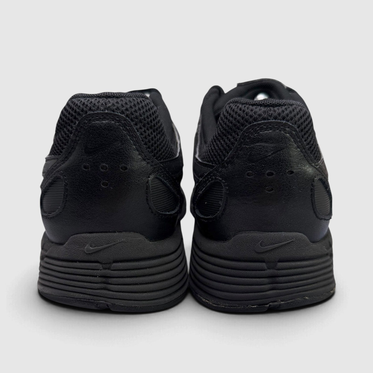 Nike P-6000 Black, buty sportowe męskie w bardzo dobrym stanie rozmiar 44.5, widok z tyłu