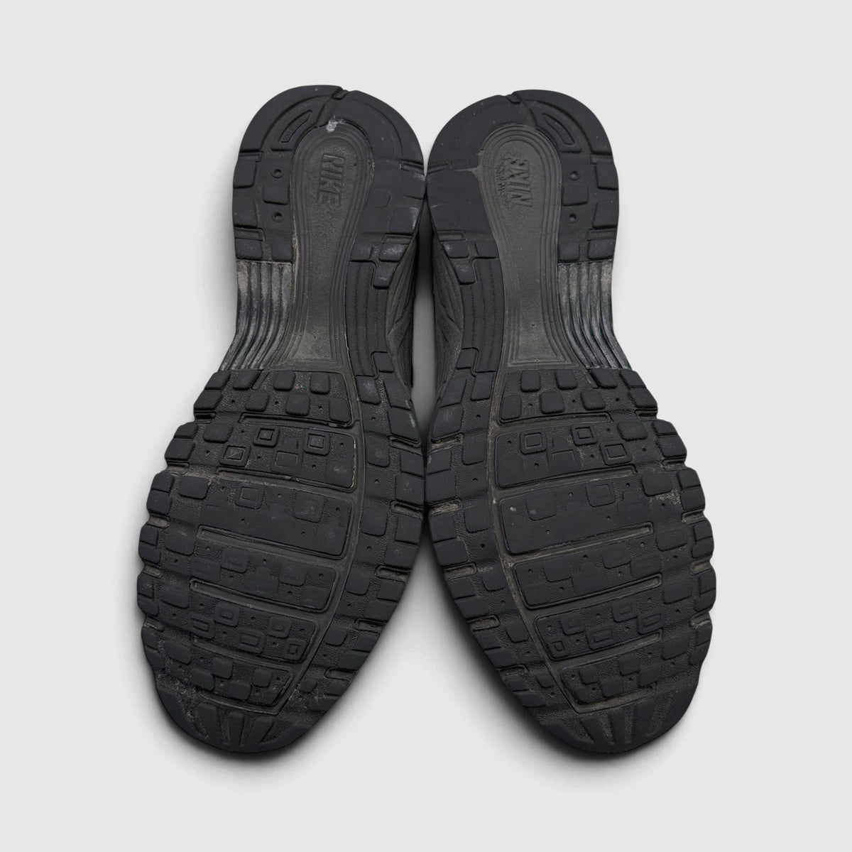 Nike P-6000 Black, buty sportowe męskie w bardzo dobrym stanie rozmiar 44.5, podeszwa