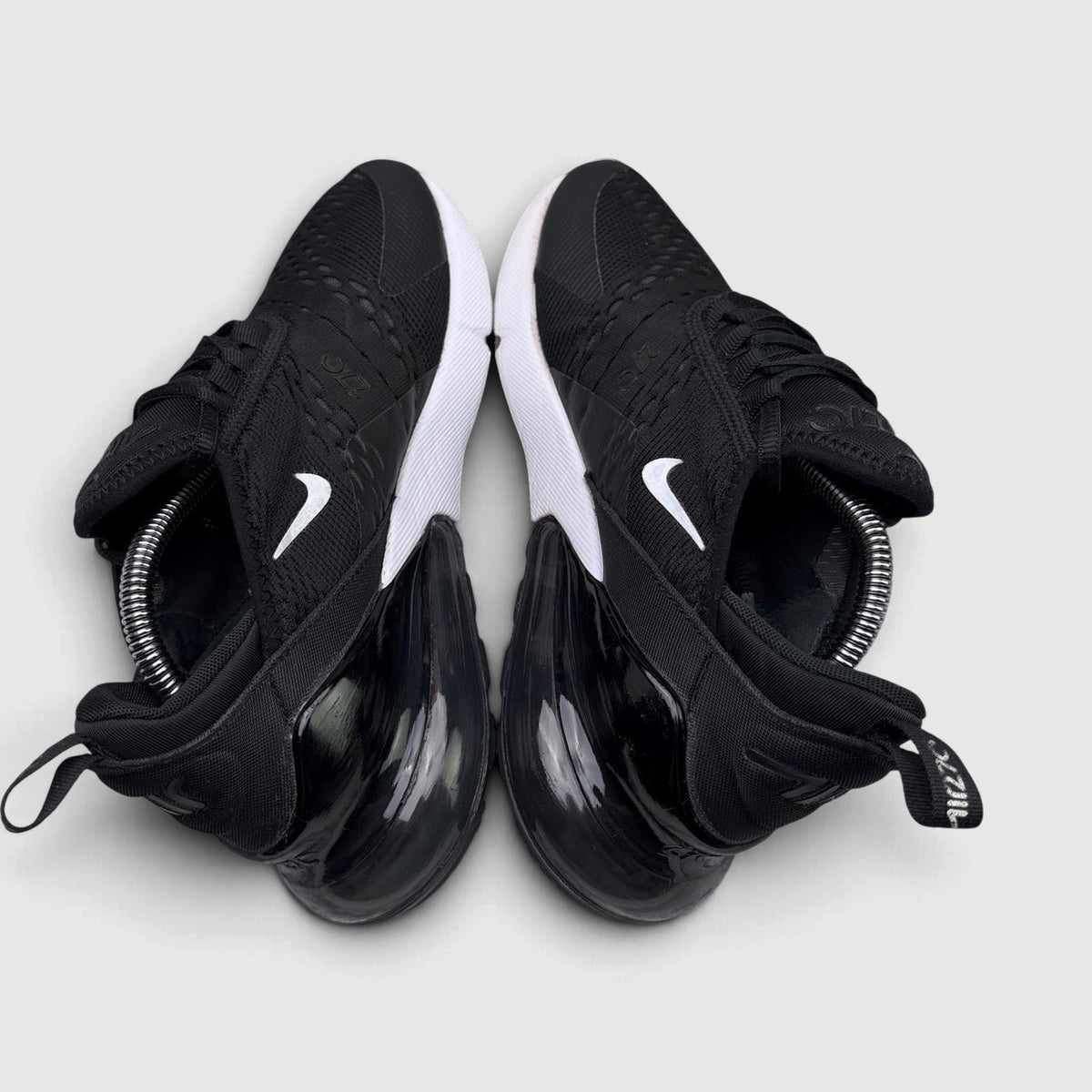 Nike Air Max 270 Black / Anthracite / White, buty sportowe damskie w bardzo dobrym stanie rozmiar 38.5, widok z góry