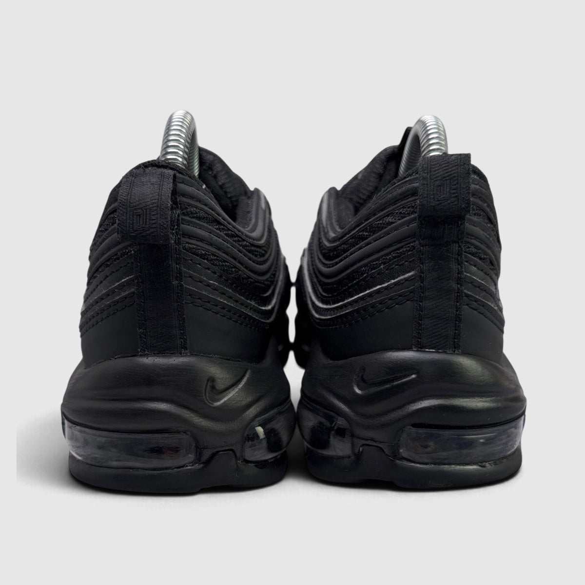 Nike Air Max 97 Triple Black, buty sportowe męskie w bardzo dobrym stanie rozmiar 40.5, widok z tyłu