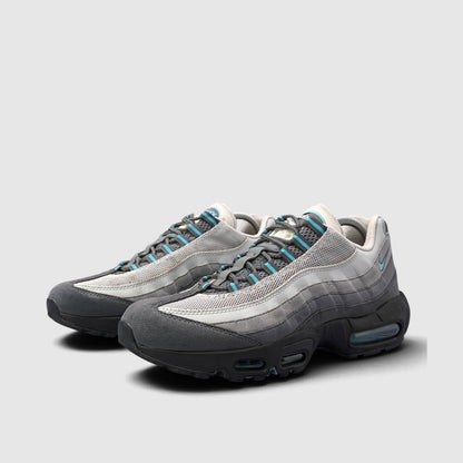 Nike Air Max 95 Baltic Blue, buty sportowe męskie w bardzo dobrym stanie rozmiar 42.5, para butów