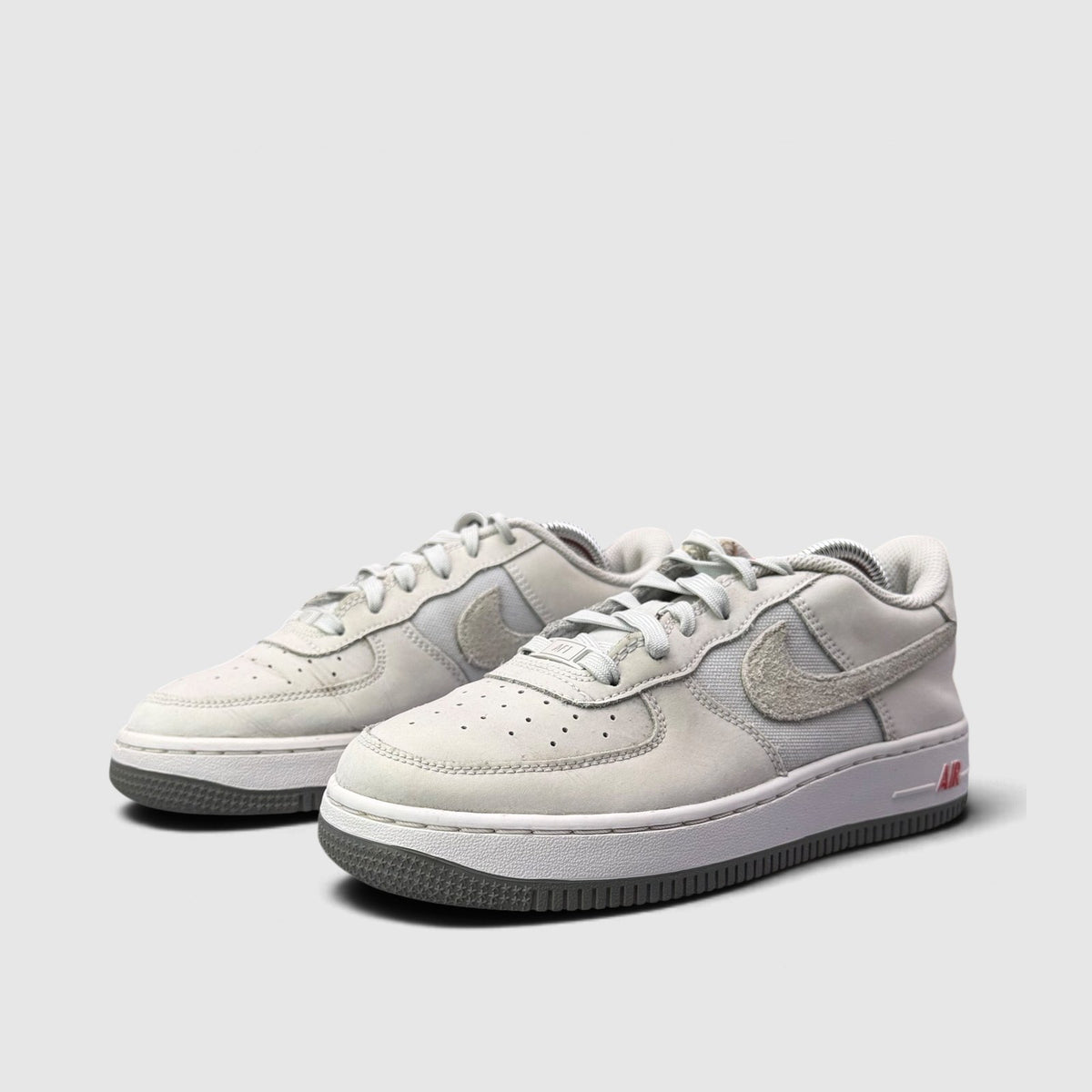 Nike Air Force 1 Low, buty sportowe damskie w bardzo dobrym stanie rozmiar 37.5, para butów