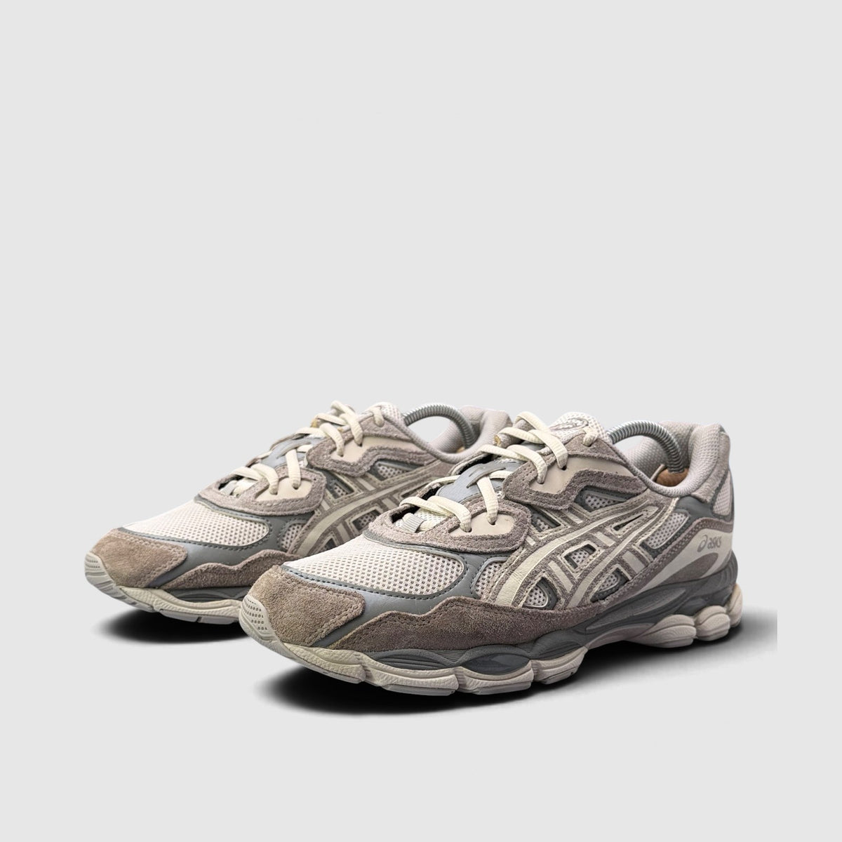 Asics Gel-Nyc, buty sportowe męskie w bardzo dobrym stanie rozmiar 42.5, para butów