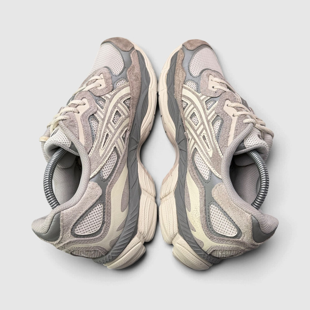 Asics Gel-Nyc, buty sportowe męskie w bardzo dobrym stanie rozmiar 42.5, widok z góry