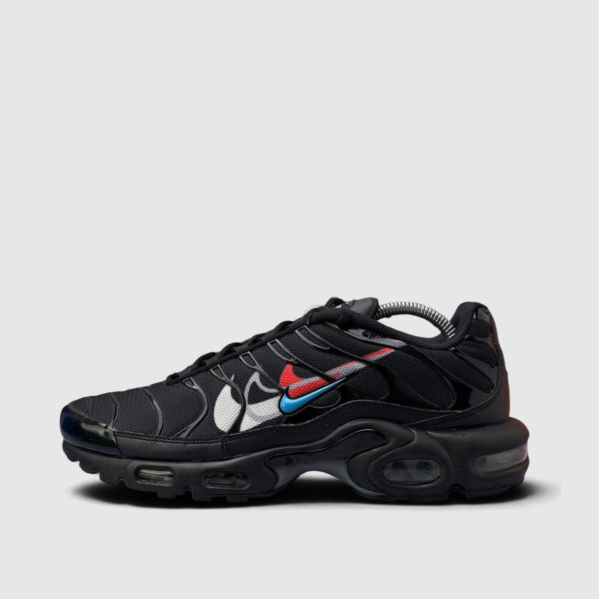 Nike Air Max Plus Multi Swoosh, buty sportowe męskie w bardzo dobrym stanie rozmiar 44, boczny profil, lewa strona