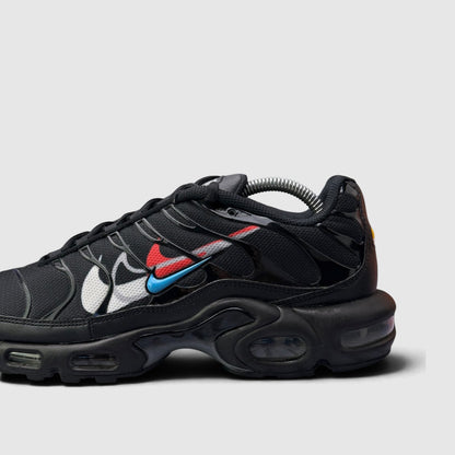 Nike Air Max Plus Multi Swoosh, buty sportowe męskie w bardzo dobrym stanie rozmiar 44, boczny profil, lewa strona