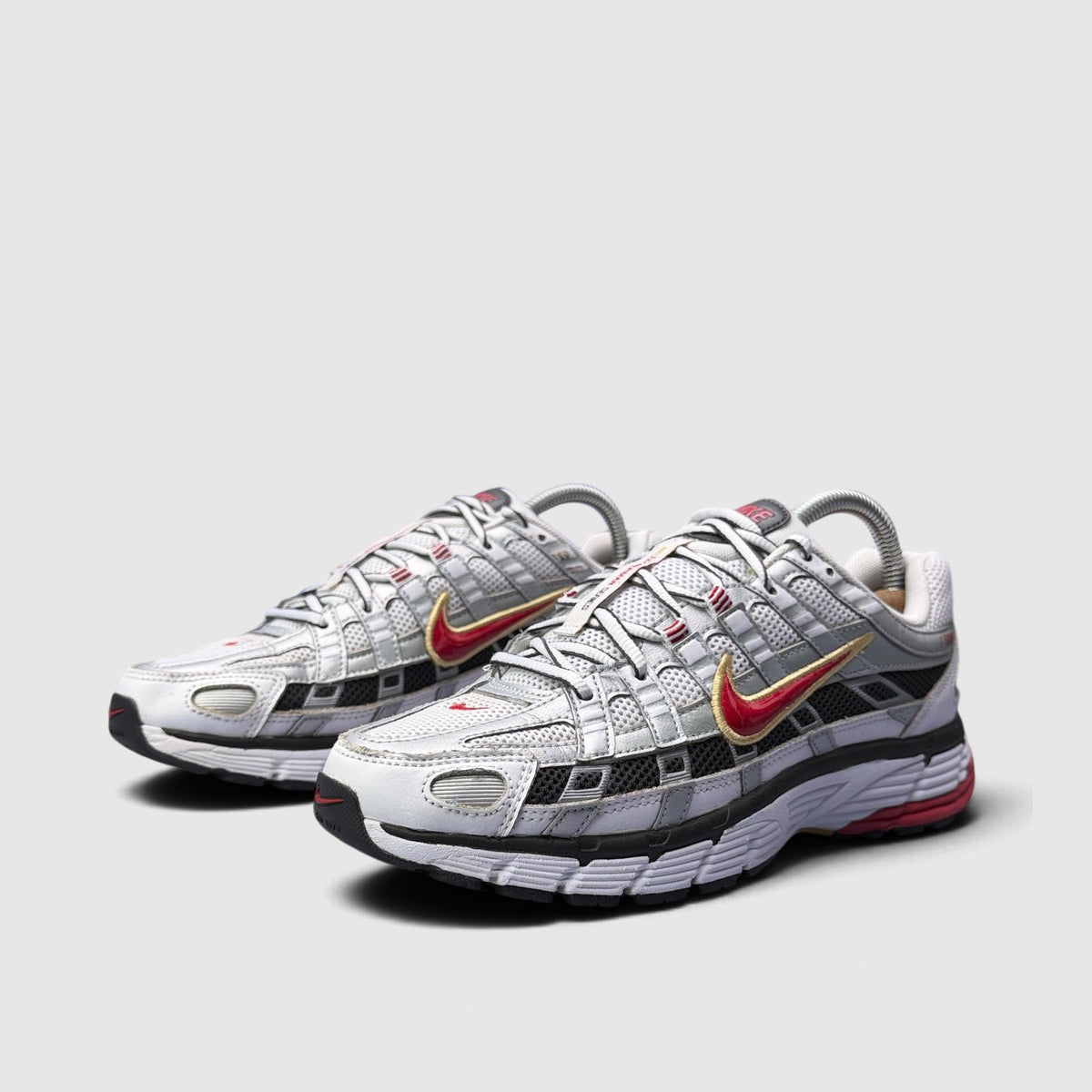 Nike P-6000 Metallic Silver Red, buty sportowe damskie w bardzo dobrym stanie rozmiar 39, para butów