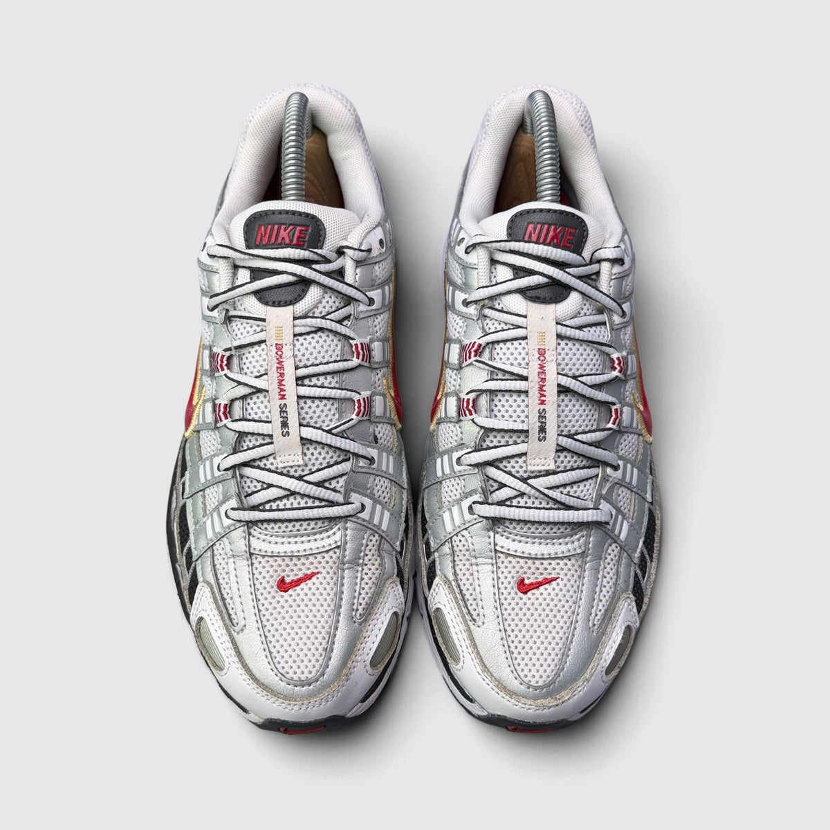 Nike P-6000 Metallic Silver Red, buty sportowe damskie w bardzo dobrym stanie rozmiar 39, widok z góry