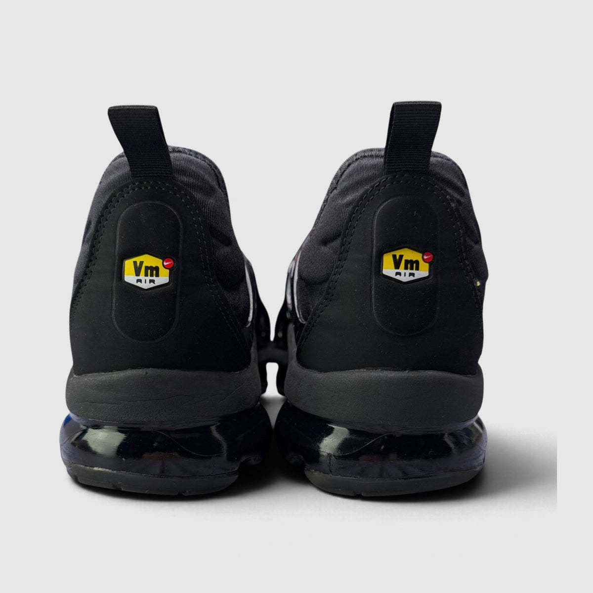 Nike Air VaporMax Plus Triple Black, buty sportowe męskie w bardzo dobrym stanie rozmiar 45.5, widok z tyłu