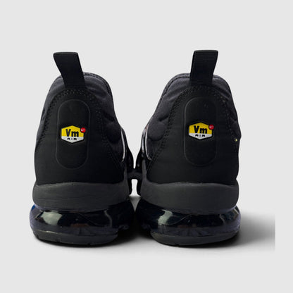 Nike Air VaporMax Plus Triple Black, buty sportowe męskie w bardzo dobrym stanie rozmiar 45.5, widok z tyłu