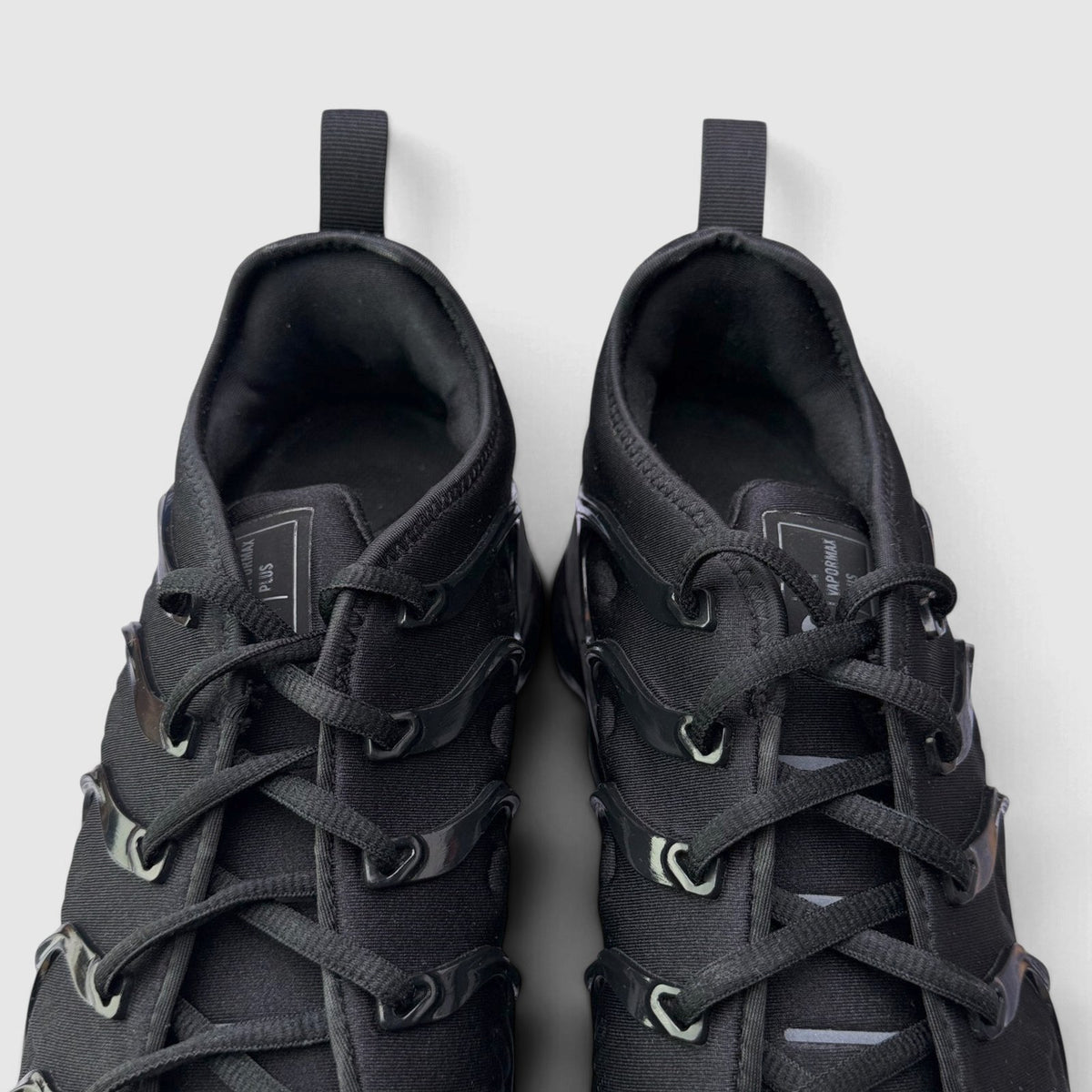 Nike Air VaporMax Plus Triple Black, buty sportowe męskie w bardzo dobrym stanie rozmiar 45.5, język buta