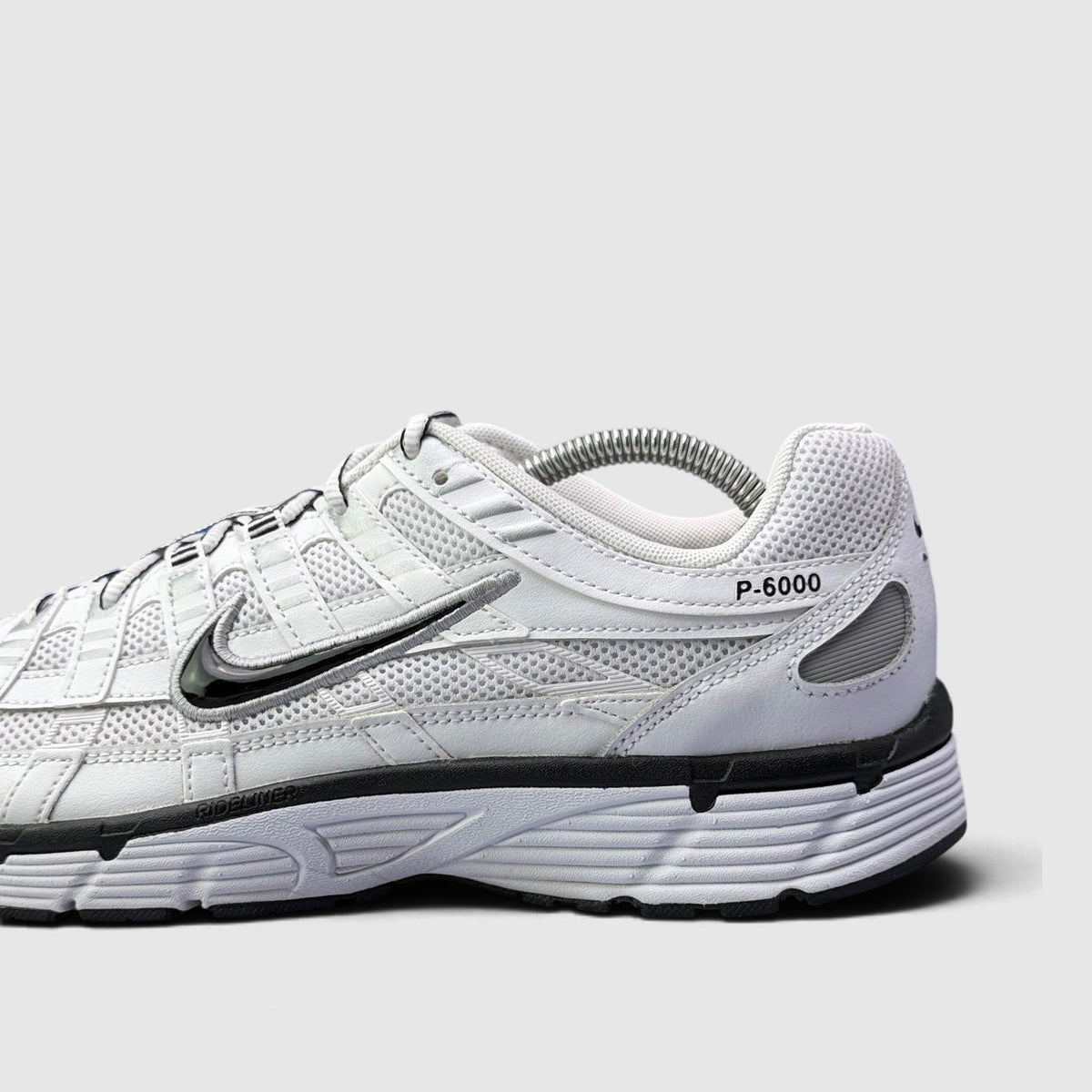 Nike P-6000 White Metallic Silver Black, buty sportowe męskie w bardzo dobrym stanie rozmiar 44.5, detal