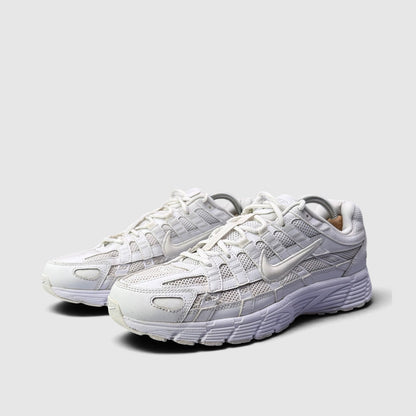 Nike P-6000 Triple White, buty sportowe męskie w bardzo dobrym stanie rozmiar 43, para butów