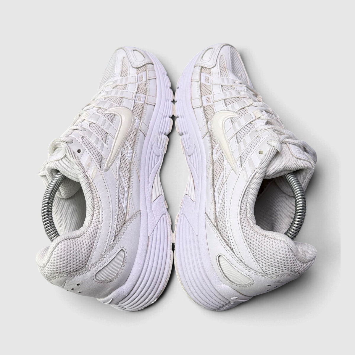 Nike P-6000 Triple White, buty sportowe męskie w bardzo dobrym stanie rozmiar 43, widok z góry