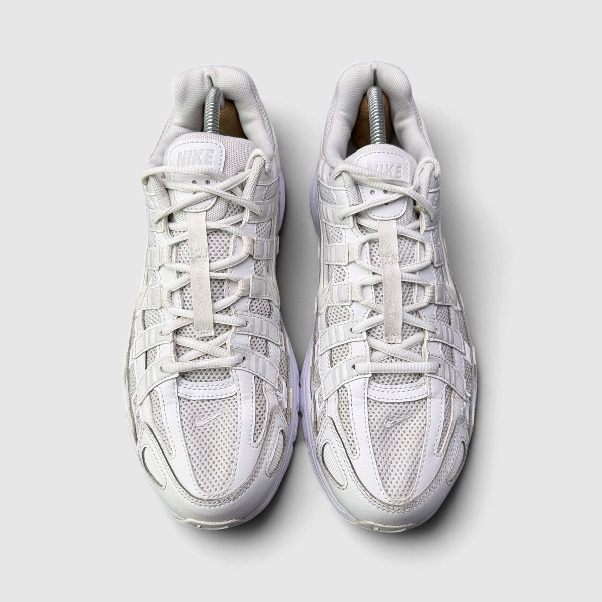 Nike P-6000 Triple White, buty sportowe męskie w bardzo dobrym stanie rozmiar 43, widok z przodu
