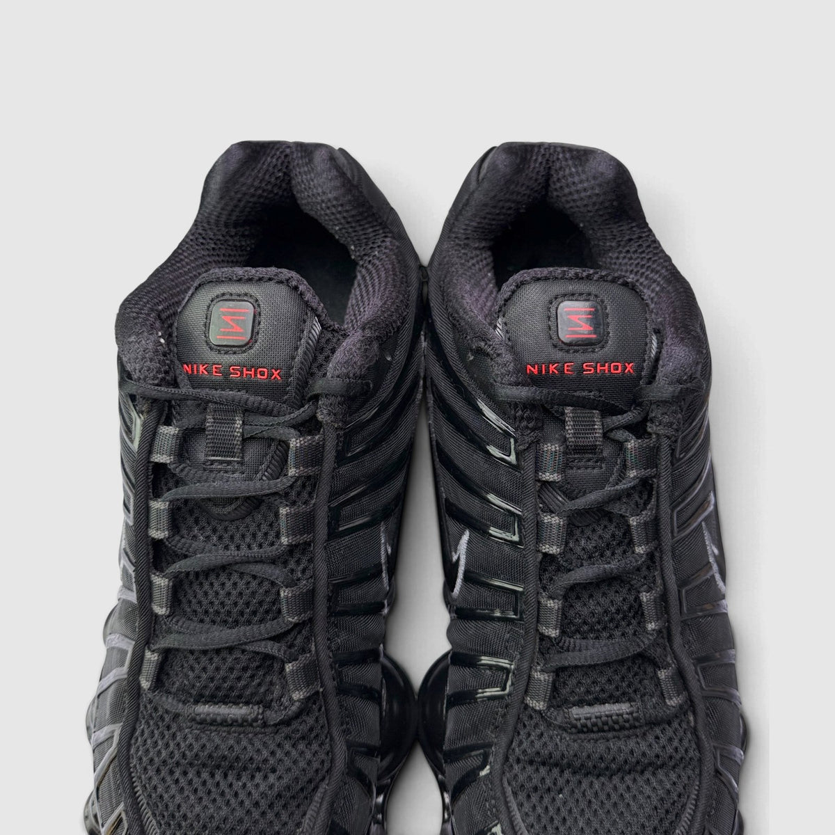 Nike Shox TL Triple Black, buty sportowe damskie w bardzo dobrym stanie rozmiar 37.5, widok z góry
