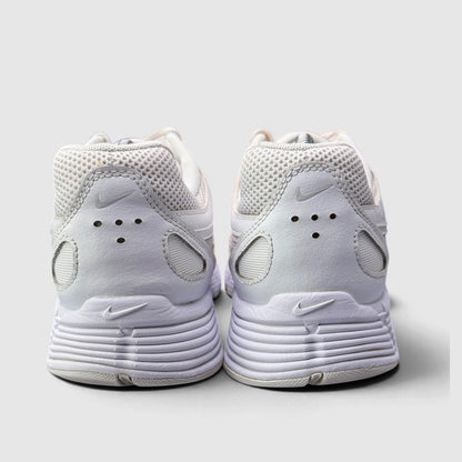 Nike P-6000 Triple White, buty sportowe męskie w bardzo dobrym stanie rozmiar 44, widok z tyłu