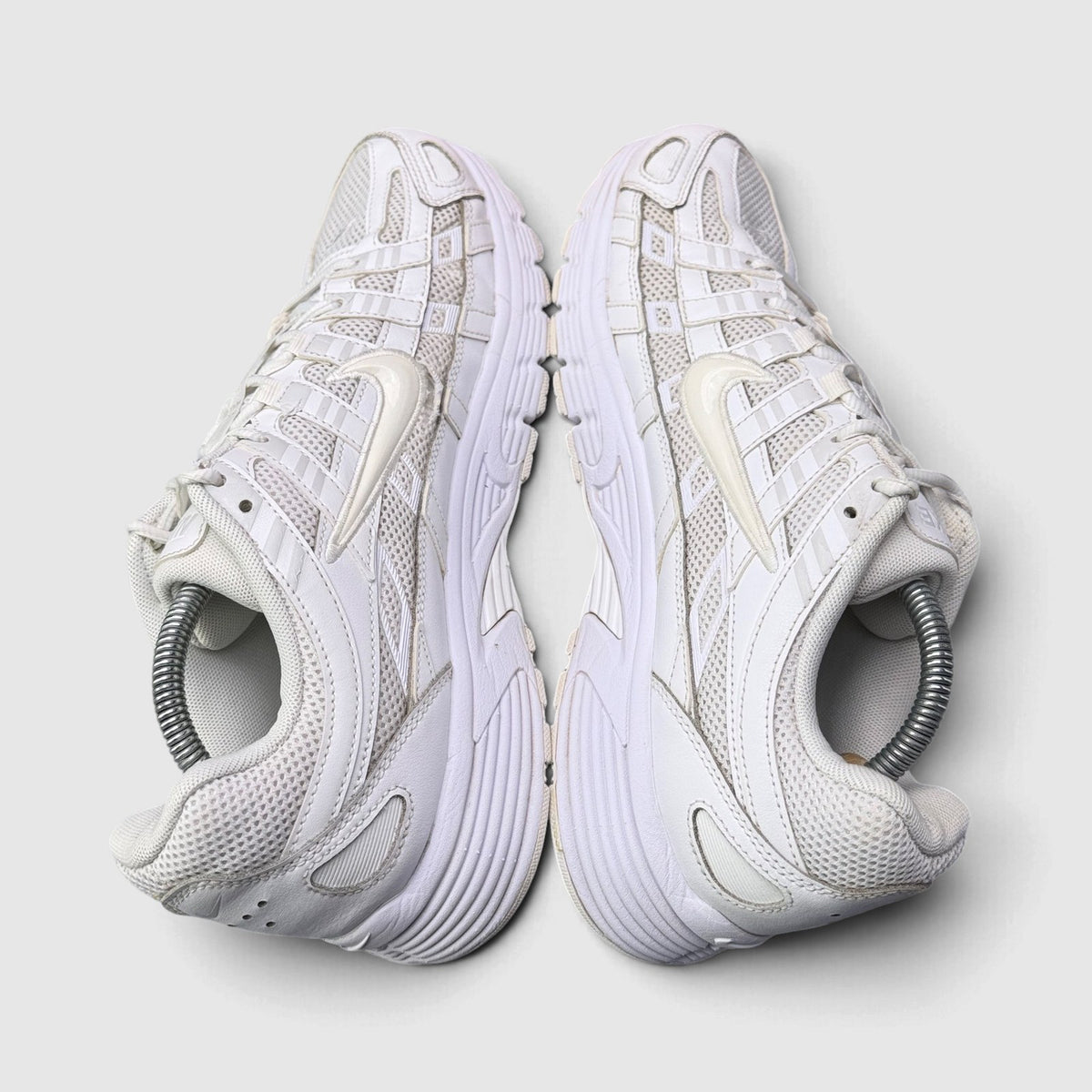 Nike P-6000 Triple White, buty sportowe męskie w bardzo dobrym stanie rozmiar 44, widok z góry